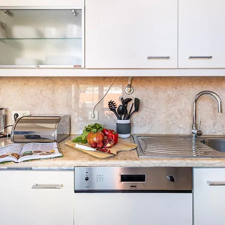 Chiado With View To The Castle Лиссабон