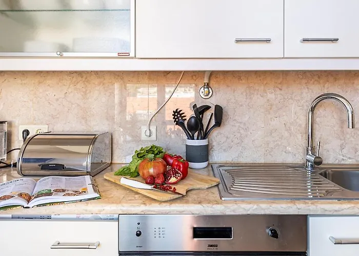 Chiado With View To The Castle Lisboa